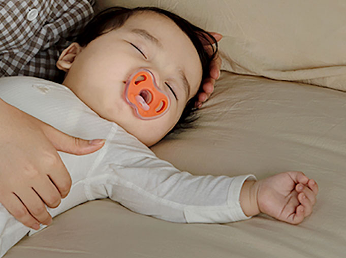 Silicone Pacifier: A Good Companion for Children's Growth.
