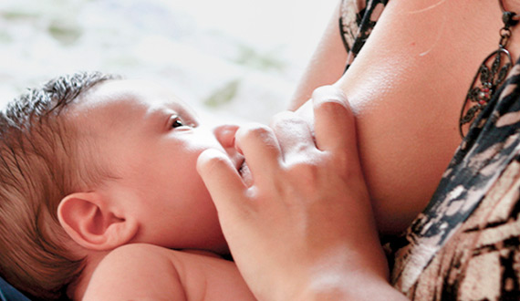 5 Common Breastfeeding Positions