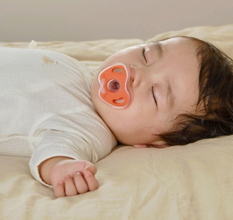 What Are the Differences Between Silicone Pacifiers and Latex Pacifiers?